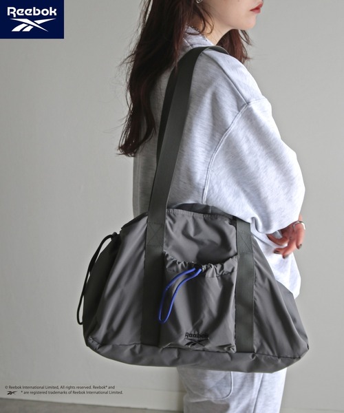 COURO(コウロ)の「【Reebok/リーボック】 ドローストリング2WAYナイロンショルダーBAG(ショルダーバッグ・レディース・ベージュ/チャコール/ブラック・FREE)」の2枚目の写真