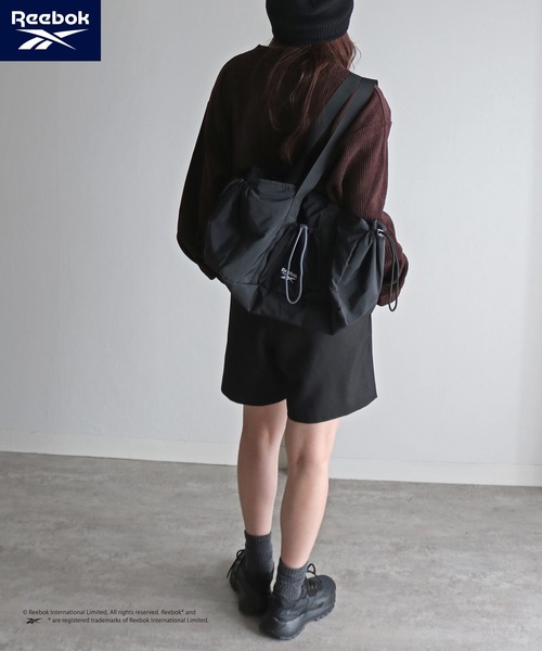 COURO(コウロ)の「【Reebok/リーボック】 ドローストリング2WAYナイロンショルダーBAG(ショルダーバッグ・レディース・ベージュ/チャコール/ブラック・FREE)」の6枚目の写真