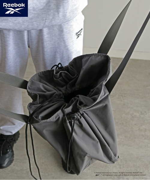 COURO(コウロ)の「【Reebok/リーボック】 ドローストリング2WAYナイロンショルダーBAG(ショルダーバッグ・レディース・ベージュ/チャコール/ブラック・FREE)」の9枚目の写真