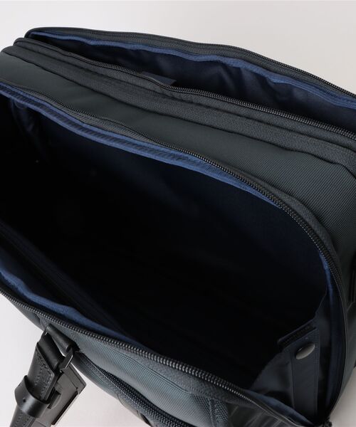 ZERO HALLIBURTON(ゼロハリバートン)の「ZEST2 Brief Case L B4 15.6インチPC EXP 81338(ビジネスバッグ・メンズ・ブラック/ブルーグレー・FREE)」の5枚目の写真