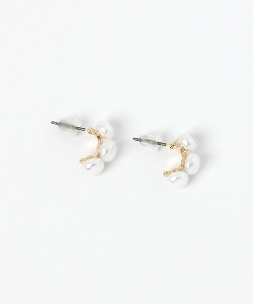 studio CLIP（スタディオクリップ）の「3パールピアス（ピアス（両耳用）・レディース・その他1・FREE）」の2枚目の写真