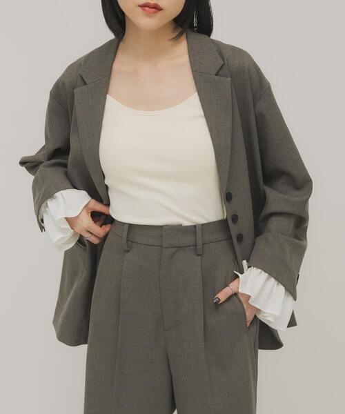KBF（ケイビーエフ）の「フリルスリーブテーラードジャケット（その他アウター・レディース・チャコールグレー/グレー系その他・ONE）」の2枚目の写真