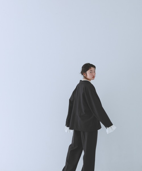 KBF(ケイビーエフ)の「フリルスリーブテーラードジャケット(その他アウター・レディース・チャコールグレー/グレー系その他・ONE)」の18枚目の写真