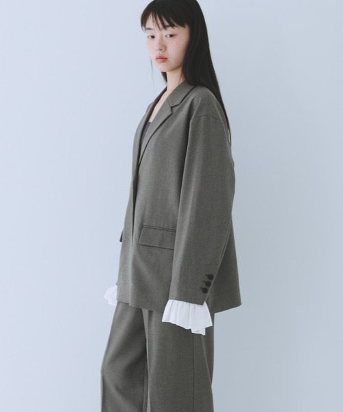 KBF(ケイビーエフ)の「フリルスリーブテーラードジャケット(その他アウター・レディース・チャコールグレー/グレー系その他・ONE)」の22枚目の写真
