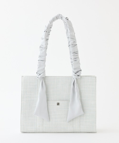 one after another NICE CLAUP（ワンアフターアナザーナイスクラップ）の「A4サイズ対応・キャリーオン可能/ギャザーハンドルトートバッグ（トートバッグ・レディース・ピンクベージュ/ブルー系その他/ホワイト×ブラック/アイボリー/ホワイト系その他/サックスブルー・FREE）」の4枚目の写真