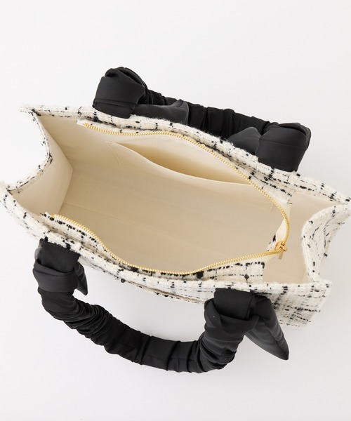 one after another NICE CLAUP（ワンアフターアナザーナイスクラップ）の「A4サイズ対応・キャリーオン可能/ギャザーハンドルトートバッグ（トートバッグ・レディース・ピンクベージュ/ブルー系その他/ホワイト×ブラック/アイボリー/ホワイト系その他/サックスブルー・FREE）」の9枚目の写真