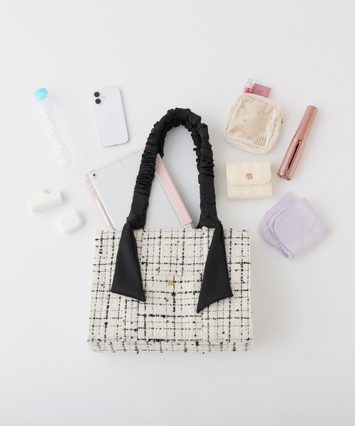 one after another NICE CLAUP（ワンアフターアナザーナイスクラップ）の「A4サイズ対応・キャリーオン可能/ギャザーハンドルトートバッグ（トートバッグ・レディース・ピンクベージュ/ブルー系その他/ホワイト×ブラック/アイボリー/ホワイト系その他/サックスブルー・FREE）」の21枚目の写真