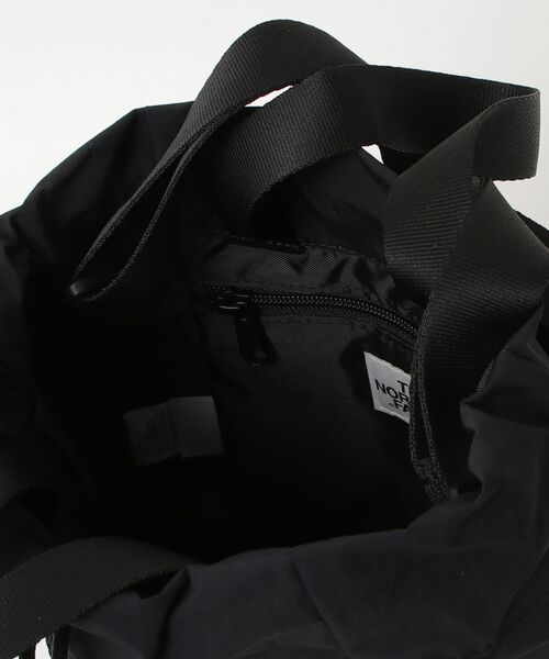 THE NORTH FACE(ザノースフェイス)の「国内未発売 THE NORTH FACE(ザ・ノースフェイス)/メッシュ 巾着 ショルダーバッグ リンデンメッシュ バケットバッグ ミニ/LINDEN MESH BUCKET BAG MINI(ショルダーバッグ・レディース・ブラック・FREE)」の4枚目の写真