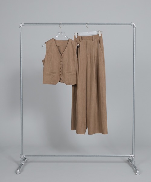 select MOCA Et（セレクトモカエト）の「【Et】Mannish Vest and Tuck Pants Set【セットアップ】（セットアップ・レディース・ベージュ/ブラック・LARGE/MEDIUM）」の10枚目の写真
