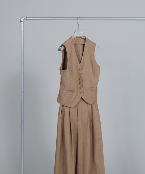 select MOCA Et（セレクトモカエト）の「【Et】Mannish Vest and Tuck Pants Set【セットアップ】（セットアップ・レディース・ベージュ/ブラック・LARGE/MEDIUM）」の11枚目の写真