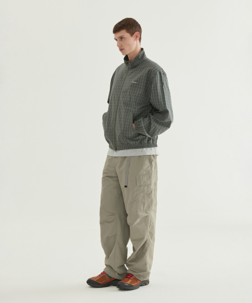 COVERNAT(カバーナット)の「ワイドナイロンカーゴイージーパンツブラック(その他パンツ・レディース・その他・SMALL/MEDIUM/LARGE/X-LARGE/XX-LARGE)」の4枚目の写真