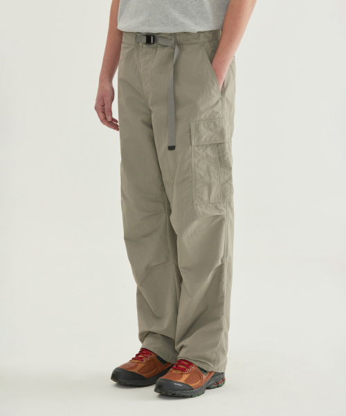 COVERNAT(カバーナット)の「ワイドナイロンカーゴイージーパンツブラック(その他パンツ・レディース・その他・SMALL/MEDIUM/LARGE/X-LARGE/XX-LARGE)」の7枚目の写真