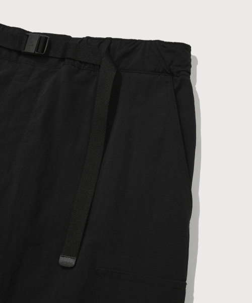 COVERNAT(カバーナット)の「ワイドナイロンカーゴイージーパンツブラック(その他パンツ・レディース・その他・SMALL/MEDIUM/LARGE/X-LARGE/XX-LARGE)」の10枚目の写真