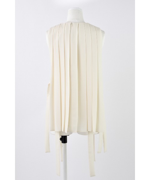 ENFOLD(エンフォルド)の「PLEATS VEST(ベスト・レディース・オフホワイト・38)」の3枚目の写真