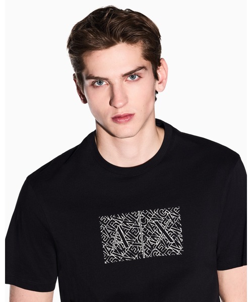 ARMANI EXCHANGE(アルマーニエクスチェンジ)の「【A|X アルマーニ エクスチェンジ】ダイアゴナルオールオーバーロゴ ボックスプリント 半袖クルーネックTシャツ/SLIM(Tシャツ/カットソー・メンズ・ブラック/オフホワイト・MEDIUM/LARGE/X-LARGE/SMALL/X-SMALL/XX-LARGE)」の2枚目の写真