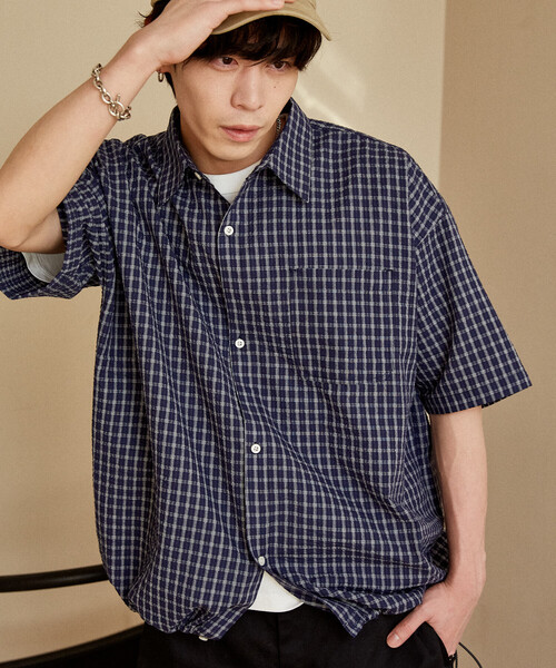 PUBLUX（パブリュクス）の「PUBLUX/パブリュクス LOVE POP STUDIO レギュラーカラー ハーフスリーブ シャツ　限定展開（シャツ/ブラウス・メンズ・サックスブルー/ネイビー/グレー/ブルー・SMALL/LARGE/MEDIUM）」の2枚目の写真