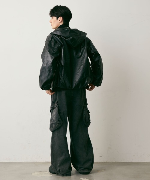 Shoowtime(ショウタイム)の「Oversized Faux Leather Zip Hoodie / 合成皮革オーバーサイズジップパーカー(パーカー・メンズ・ブラック・MEDIUM/LARGE/X-LARGE)」の18枚目の写真
