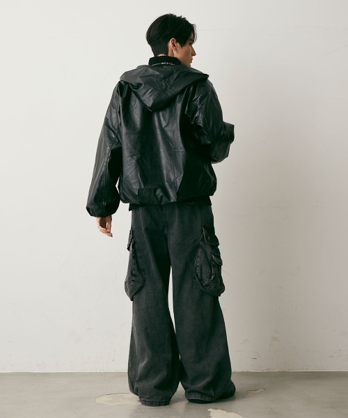 Shoowtime(ショウタイム)の「Oversized Faux Leather Zip Hoodie / 合成皮革オーバーサイズジップパーカー(パーカー・メンズ・ブラック・MEDIUM/LARGE/X-LARGE)」の19枚目の写真