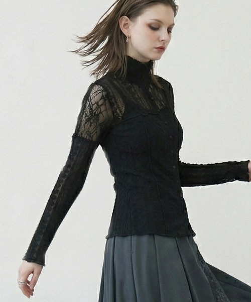 MONOe(モノエ)の「【1枚で表情が変わる】コラージュシアーレースシャツ(シャツ/ブラウス・レディース・アイボリー/ブラック・FREE)」の2枚目の写真