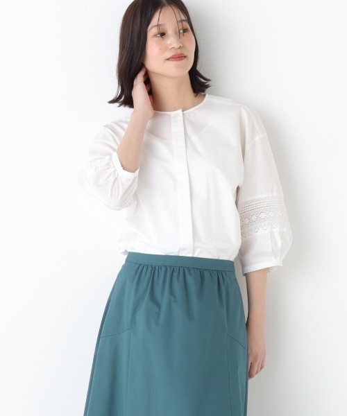 human woman（ヒューマンウーマン）の「◆レースドッキングクルーネックブラウス（シャツ/ブラウス・レディース・ネイビー/ホワイト/ブルー・MEDIUM）」の2枚目の写真