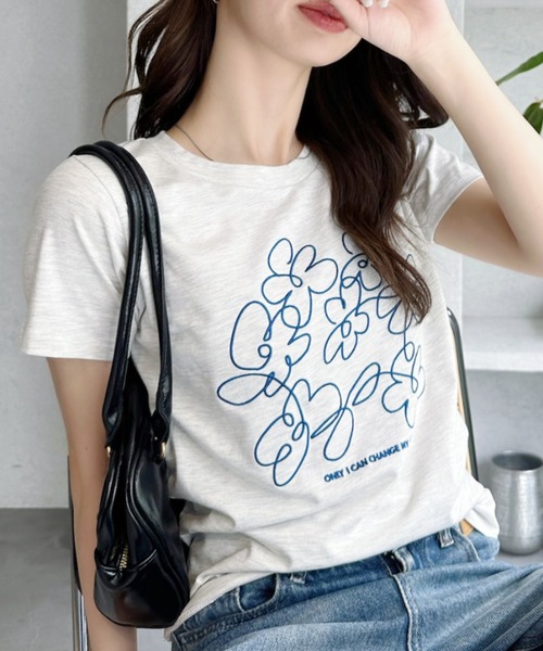 Ada.(エイダ)の「フラワー刺繍 半袖 Tシャツ(Tシャツ/カットソー・レディース・ブラック/オフホワイト/オートミール・FREE)」の3枚目の写真