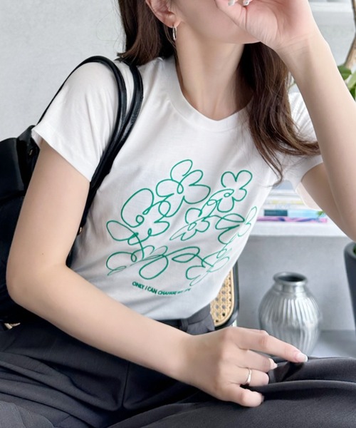 Ada.(エイダ)の「フラワー刺繍 半袖 Tシャツ(Tシャツ/カットソー・レディース・ブラック/オフホワイト/オートミール・FREE)」の8枚目の写真