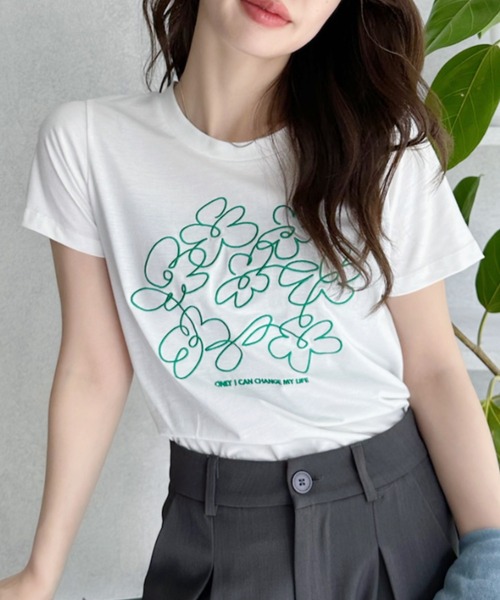 Ada.(エイダ)の「フラワー刺繍 半袖 Tシャツ(Tシャツ/カットソー・レディース・ブラック/オフホワイト/オートミール・FREE)」の9枚目の写真