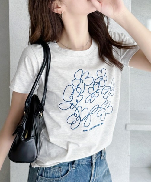 Ada.(エイダ)の「フラワー刺繍 半袖 Tシャツ(Tシャツ/カットソー・レディース・ブラック/オフホワイト/オートミール・FREE)」の15枚目の写真