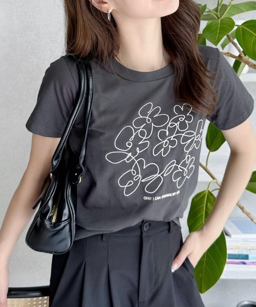 Ada.(エイダ)の「フラワー刺繍 半袖 Tシャツ(Tシャツ/カットソー・レディース・ブラック/オフホワイト/オートミール・FREE)」の20枚目の写真