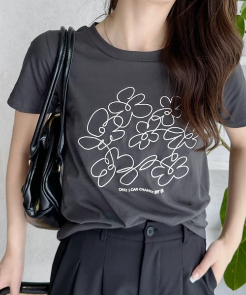 Ada.(エイダ)の「フラワー刺繍 半袖 Tシャツ(Tシャツ/カットソー・レディース・ブラック/オフホワイト/オートミール・FREE)」の21枚目の写真