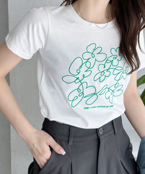 Ada.(エイダ)の「フラワー刺繍 半袖 Tシャツ(Tシャツ/カットソー・レディース・ブラック/オフホワイト/オートミール・FREE)」の4枚目の写真