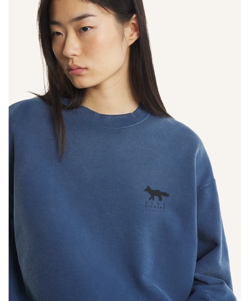 Maison Kitsune(メゾンキツネ)の「MAISON KITSUNE x KURO SUNFADED FOX SWEAT SHIRT(スウェット・メンズ・ライトブルー/ネイビー・M/L/XL/S)」の13枚目の写真
