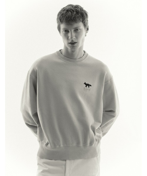 Maison Kitsune(メゾンキツネ)の「MAISON KITSUNE x KURO SUNFADED FOX SWEAT SHIRT(スウェット・メンズ・ライトブルー/ネイビー・M/L/XL/S)」の8枚目の写真