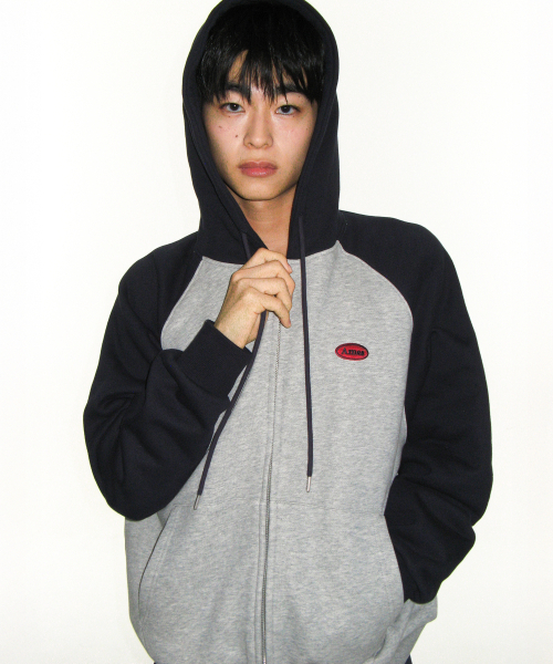 AMESWORLDWIDE（アメスワールドワイド）の「CIRCLE LOGO RAGLAN HOODIE ZIP-UP NAVY（パーカー・レディース・その他・LARGE/MEDIUM/SMALL）」の10枚目の写真
