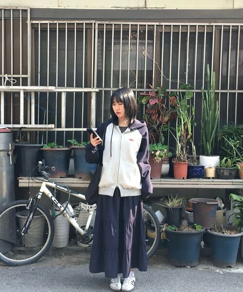 AMESWORLDWIDE（アメスワールドワイド）の「CIRCLE LOGO RAGLAN HOODIE ZIP-UP NAVY（パーカー・レディース・その他・LARGE/MEDIUM/SMALL）」の5枚目の写真
