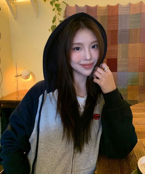 AMESWORLDWIDE（アメスワールドワイド）の「CIRCLE LOGO RAGLAN HOODIE ZIP-UP NAVY（パーカー・レディース・その他・LARGE/MEDIUM/SMALL）」の2枚目の写真