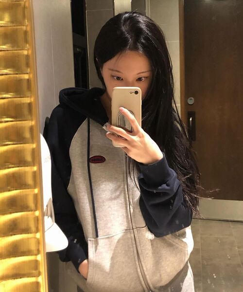 AMESWORLDWIDE(アメスワールドワイド)の「CIRCLE LOGO RAGLAN HOODIE ZIP-UP NAVY(パーカー・レディース・その他・LARGE/MEDIUM/SMALL)」の17枚目の写真