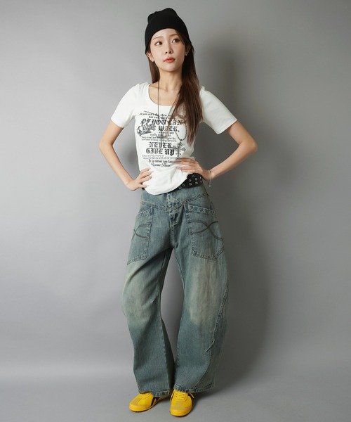 SPINNS(スピンズ)の「半袖Tシャツ/英字ロゴ/レター/平成ギャル(Tシャツ/カットソー・レディース・オフホワイト/ブラック/ベージュ・ONESIZE)」の18枚目の写真