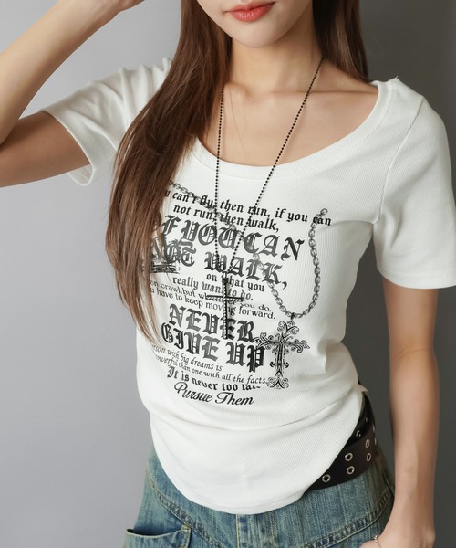 SPINNS(スピンズ)の「半袖Tシャツ/英字ロゴ/レター/平成ギャル(Tシャツ/カットソー・レディース・オフホワイト/ブラック/ベージュ・ONESIZE)」の16枚目の写真