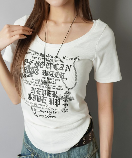 SPINNS(スピンズ)の「半袖Tシャツ/英字ロゴ/レター/平成ギャル(Tシャツ/カットソー・レディース・オフホワイト/ブラック/ベージュ・ONESIZE)」の17枚目の写真