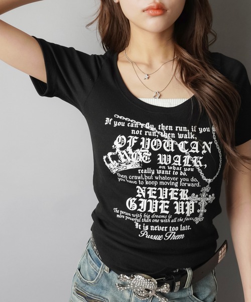 SPINNS(スピンズ)の「半袖Tシャツ/英字ロゴ/レター/平成ギャル(Tシャツ/カットソー・レディース・オフホワイト/ブラック/ベージュ・ONESIZE)」の13枚目の写真