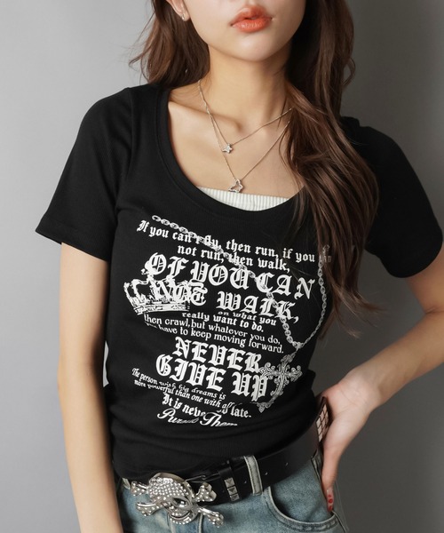 SPINNS（スピンズ）の「半袖Tシャツ/英字ロゴ/レター/平成ギャル（Tシャツ/カットソー・レディース・オフホワイト/ブラック/ベージュ/グレー・ONESIZE）」の16枚目の写真