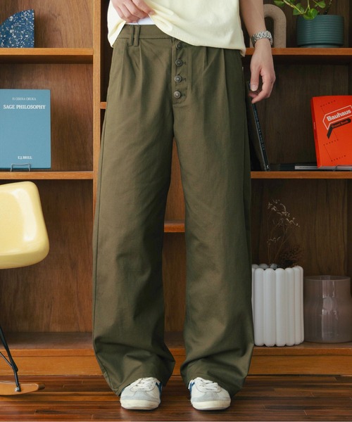 Zooodle(ズードル)の「Button fly chino pants - ボタンフライチノパンツ -(チノパンツ・メンズ・カーキ/ベージュ・MEDIUM/LARGE)」の2枚目の写真