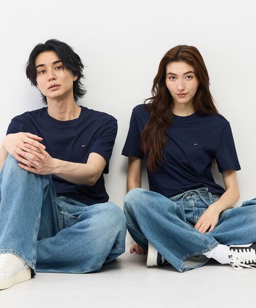 tommy jeans(トミー ジーンズ)の「【オンライン限定】ユニセックス スリムジャージー クルーネックTシャツ 2枚パック(ブラック/ネイビー)(Tシャツ/カットソー・メンズ・マルチ・MEDIUM/SMALL/XX-LARGE/X-LARGE/LARGE)」の16枚目の写真