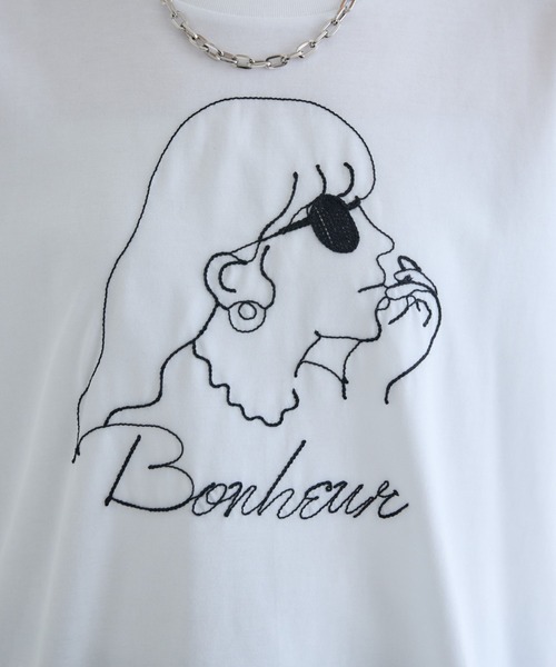 Paradise Picnic（パラダイスピクニック）の「ROSIEE 女の子柄コード刺繍Tシャツ（Tシャツ/カットソー・レディース・ホワイト/ブラック・FREE）」の6枚目の写真