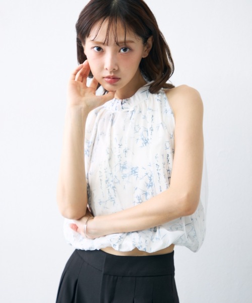 krahe(クレーエ)の「ボタニカル柄ギャザーノースリーブブラウス(シャツ/ブラウス・レディース・ホワイト/アイボリー・FREE)」の4枚目の写真