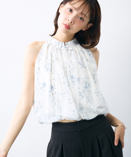 krahe(クレーエ)の「ボタニカル柄ギャザーノースリーブブラウス(シャツ/ブラウス・レディース・ホワイト/アイボリー・FREE)」の5枚目の写真