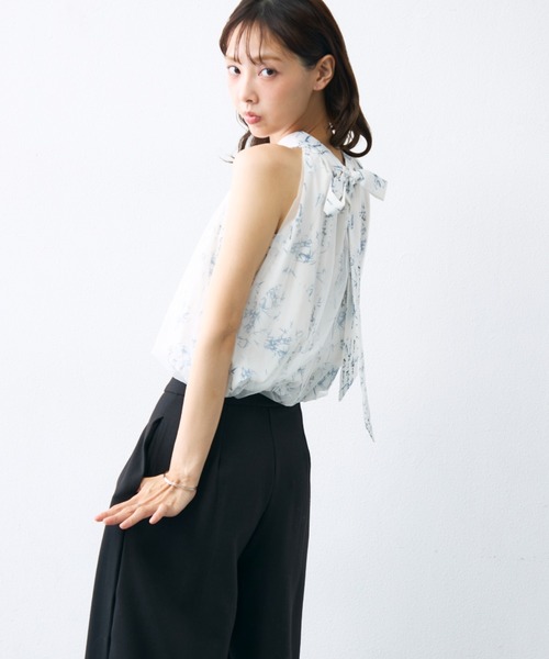 krahe(クレーエ)の「ボタニカル柄ギャザーノースリーブブラウス(シャツ/ブラウス・レディース・ホワイト/アイボリー・FREE)」の9枚目の写真