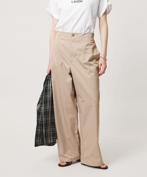 UNITED ARROWS(ユナイテッドアローズ)の「バック ギャザー リボンデザイン パンツ(チノパンツ・レディース・コバルトブルー/ベージュ/オフホワイト/ブラック・36/38)」の3枚目の写真