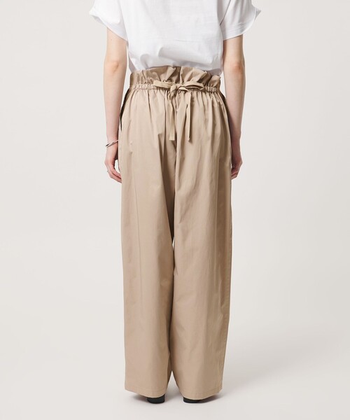 UNITED ARROWS(ユナイテッドアローズ)の「バック ギャザー リボンデザイン パンツ(チノパンツ・レディース・コバルトブルー/ベージュ/オフホワイト/ブラック・36/38)」の5枚目の写真